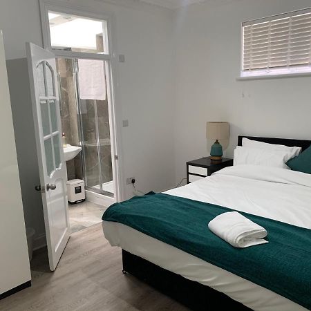 Beautiful All Room En-Suite 4 Bedrooms House , Free Parking, Wifi, Corporate, Contractors, Family Relocation, Contact Us For Long Term Rate Ilford Exteriér fotografie