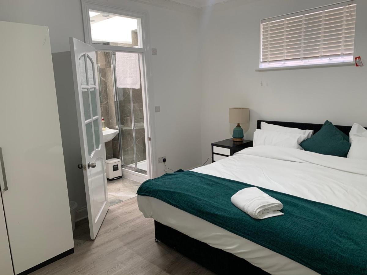 Beautiful All Room En-Suite 4 Bedrooms House , Free Parking, Wifi, Corporate, Contractors, Family Relocation, Contact Us For Long Term Rate Ilford Exteriér fotografie