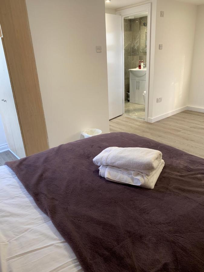 Beautiful All Room En-Suite 4 Bedrooms House , Free Parking, Wifi, Corporate, Contractors, Family Relocation, Contact Us For Long Term Rate Ilford Exteriér fotografie