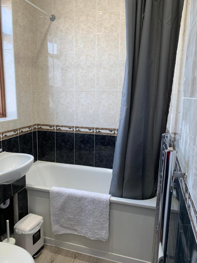 Beautiful All Room En-Suite 4 Bedrooms House , Free Parking, Wifi, Corporate, Contractors, Family Relocation, Contact Us For Long Term Rate Ilford Exteriér fotografie