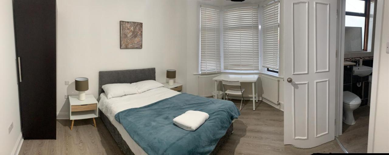Beautiful All Room En-Suite 4 Bedrooms House , Free Parking, Wifi, Corporate, Contractors, Family Relocation, Contact Us For Long Term Rate Ilford Exteriér fotografie