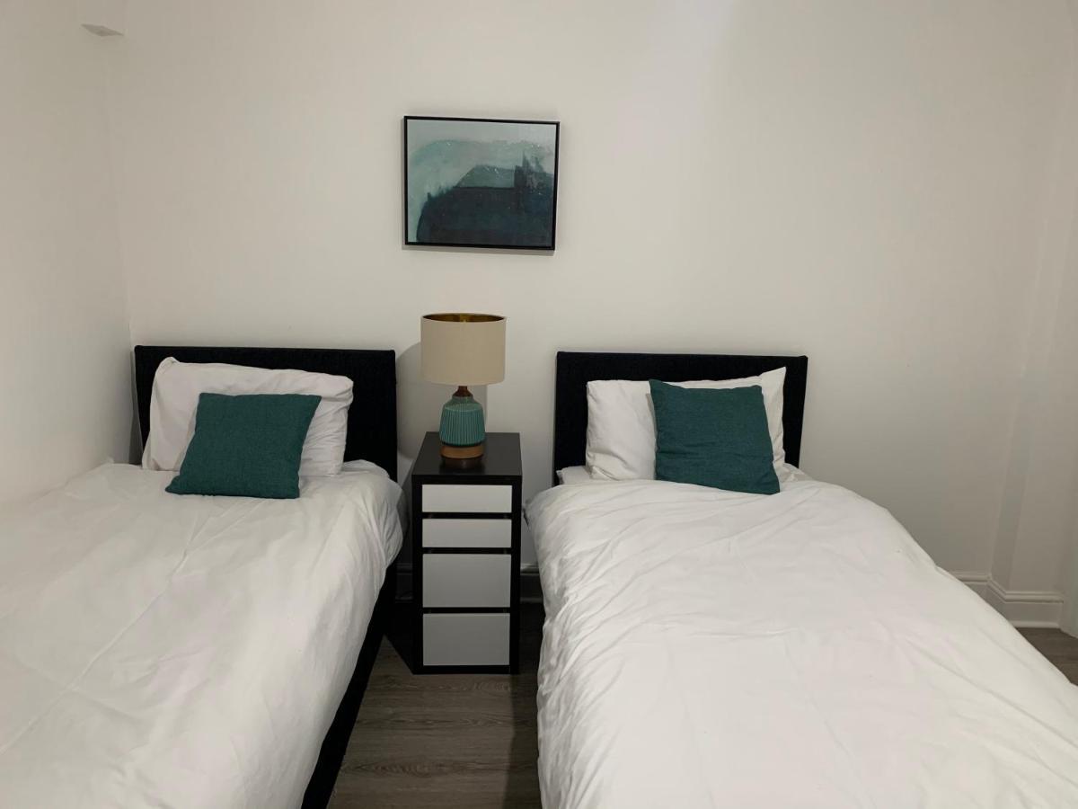 Beautiful All Room En-Suite 4 Bedrooms House , Free Parking, Wifi, Corporate, Contractors, Family Relocation, Contact Us For Long Term Rate Ilford Exteriér fotografie